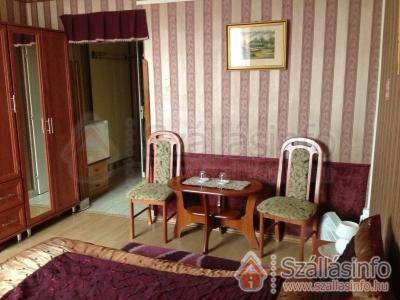Aranykorona Történelmi Hotel-Étterem (Nord Ungarn > Borsod-Abaúj-Zemplén megye > Miskolc)